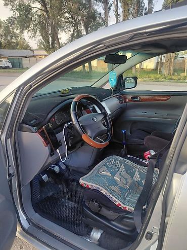 т 28 х4: Toyota Avensis Verso: 2001 г., 2.4 л, Кол менен иштөөчү, Бензин, Вэн/Минивэн — 7