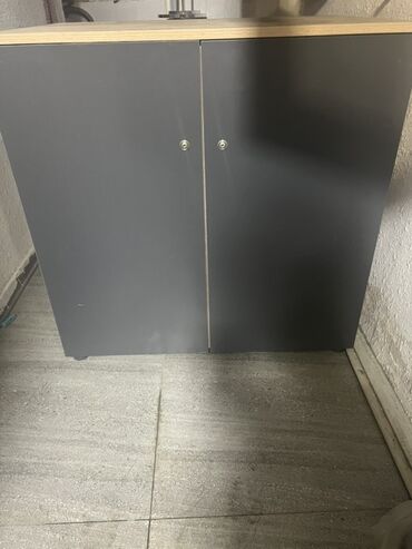iki qapılı dolab: Açılan, 2 qapılı Düz dolab