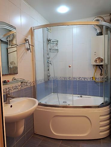 Квартиры: 2-otaqli 9/6-ci mərtəbəsi orta blok.Dovlətdən istilik sistemi. ayliq — 6