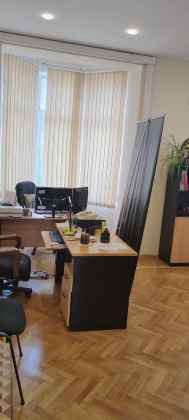 Ofislər: Elmler metrosunun yaxinliginda binanin 3 cu mertebesinde her bir — 4