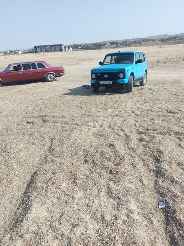 VAZ (LADA): LADA Niva (klassik kuzov) – parlaq mavi rəngdə, şəhər və off-road üçün — 5