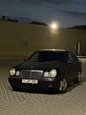 Mercedes-Benz E 280: 2.8 l | 1996 il Sedan