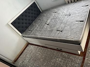 Двуспальные кровати: Кровать двуспальная с мягким изголовьем и выдвижными ящиками - Размер — 1