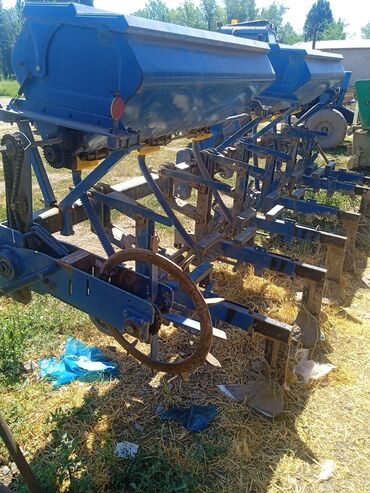 Другие культиваторы: Продаю культиваторы в полном комплекте синий 350.000сом красный — 2