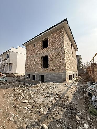 Продажа коттеджей и домов: Продается земельный участок с двухуровневым домом под ПСО и at lalafo.kg — 1 Продажа коттеджей и домов: Продается земельный участок с двухуровневым домом под ПСО и — 1