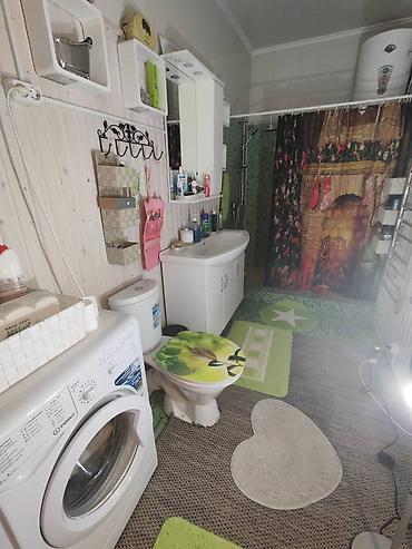 Продажа коттеджей и домов: Продается двухэтажный дом, участок 5 соток, с бассеином. Направление — 13