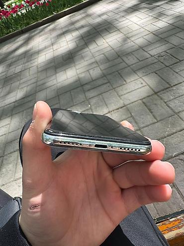 Apple iPhone: IPhone X, Серебристый — 4
