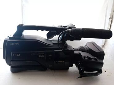 Videokameralar: Peşəkar video kamera - HD çəkiliş imkanı olan çiyinüstü tip video — 3