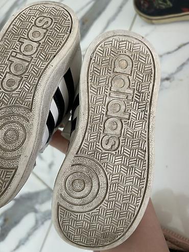 krosovka: Rəng - Ağ Krossovkalar, Adidas, Ölçü: 26, Uniseks — 3
