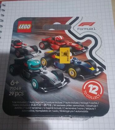 Статуэтки: Lego Formula 1 seriyası Ferrari modeli. 
Qiyməti 12 AZN