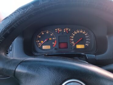автомобиль жук: Volkswagen Golf: 2000 г., 1.6 л, Механика, Бензин, Универсал