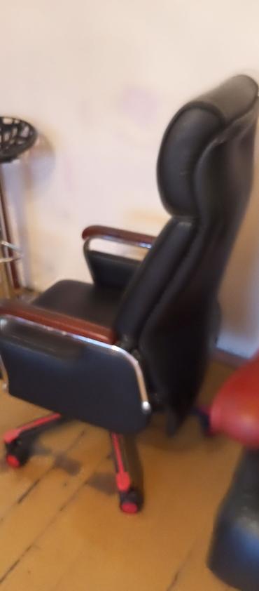 Офисные кресла: Офисное кресло, Б/у, С колесиками, Самовывоз — 11