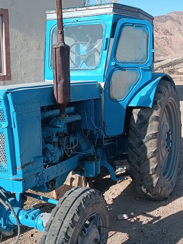 Сельхозтехника: Т-40 (сорок) трактор сатылат абалы эн жакшы.Кызыккандар болсо