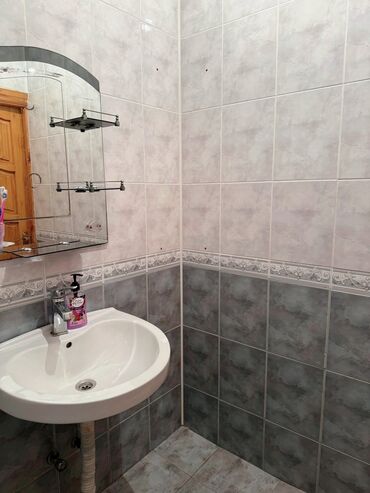 Uzunmüddətli kirayə mənzillər: Salam. Ev uzunmuddetli verilir. QARA QARAYEV METROSUNUN duz cixisinda — 9