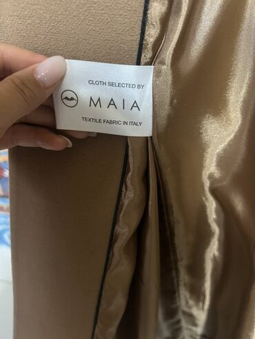 кепка мерседес: Пальто MAIA, ткань отобрана в Италии (ярлык: “Cloth selected by MAIA –