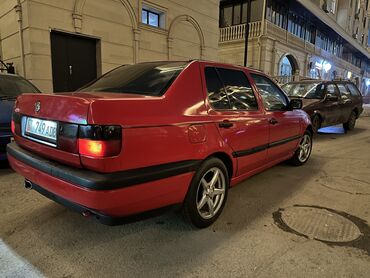 Volkswagen: Volkswagen Vento: 1992 г., 1.8 л, Механика, Бензин, Седан