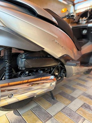 Скутеры: Макси-скутер Honda, 250 куб. см, Бензин — 7