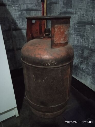редуктор газовый кислородный: Баллон для сжиженного газа (пропан-бутан). - Материал: металл. -