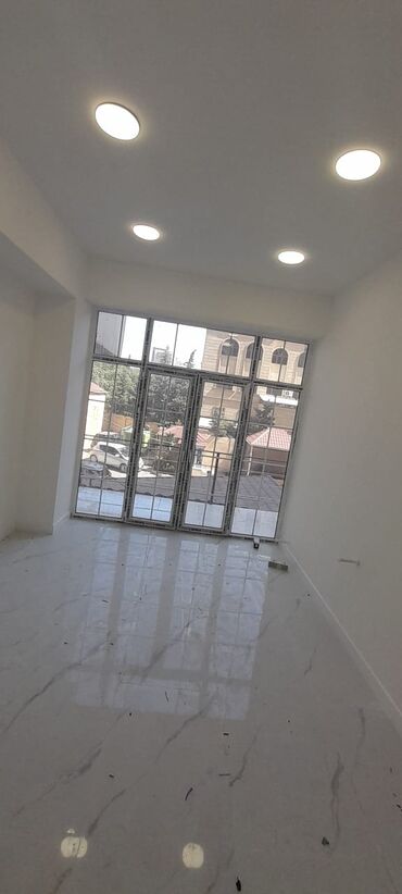 Kommersiya daşınmaz əmlakının satışı: KLİNİKA icarəyə verilir. Otaqların sayı 21 di. SAHƏSİ 430 kV . YENİ — 24