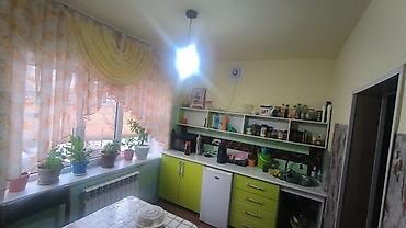 Продажа коттеджей и домов: Продается дом в кемине .из 4 комнат и прихожка.в подвале есть ещё 3 — 10