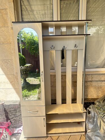 Шкафы-прихожие: Продаю шкаф в хорошем состоянии! at lalafo.kg Шкафы-прихожие: Продаю шкаф в хорошем состоянии!