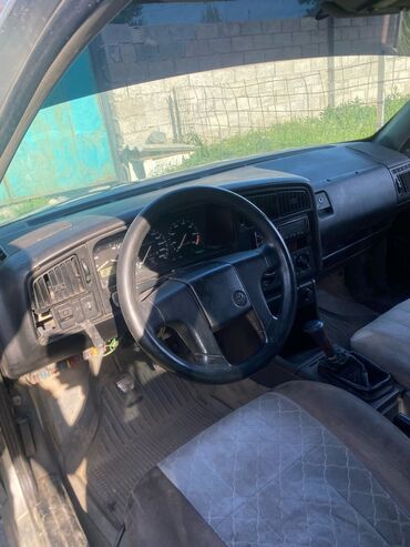 Volkswagen: Volkswagen Passat: 1989 г., 1.8 л, Механика, Бензин, Седан