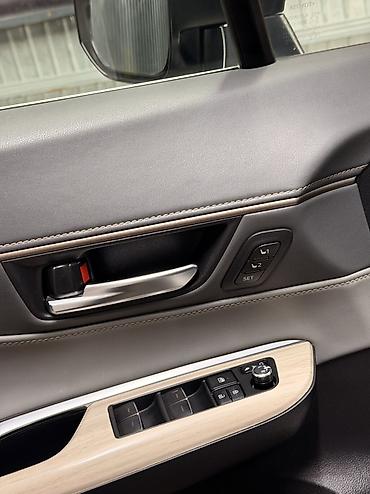 xpeng g3: Toyota Venza: 2021 г., Автомат, Гибрид, Кроссовер — 5