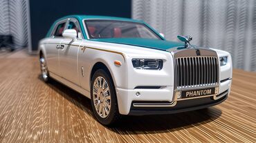 Autići: Nov metalni model automobila Rols Rojs Fantom. Pale mu se prednja i — 11