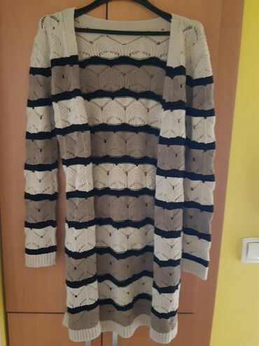 džemper haljina: Nov na vezivanje. poluobim 40cm, duzina 90cm. 1000 din