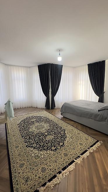 Продажа коттеджей и домов: 5 и более комнат, 250 м², 4 соток, Бишкек, Риэлтор — 26