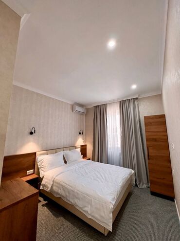 Отели и хостелы: Сдаю дом в аренду. С бассейном в Бишкеке. есть 5 номеров с душевом, и — 5