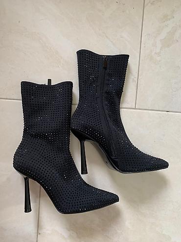 Gležnjače: 36-37-38 luksuzne stikle NOVO placene 10000 nikad obucene — 10