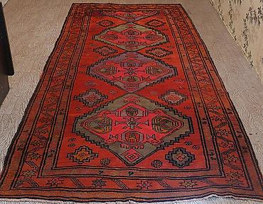 ev eşyalarl: Yun gəbə və kilim. Təqribi 40-50 illikdi. Rəngi solmur, sökülmə — 2