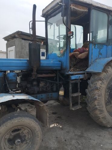 Traktorlar: Məhsul: Təkərli kənd təsərrüfatı traktoru (mavi kabinalı) — 2