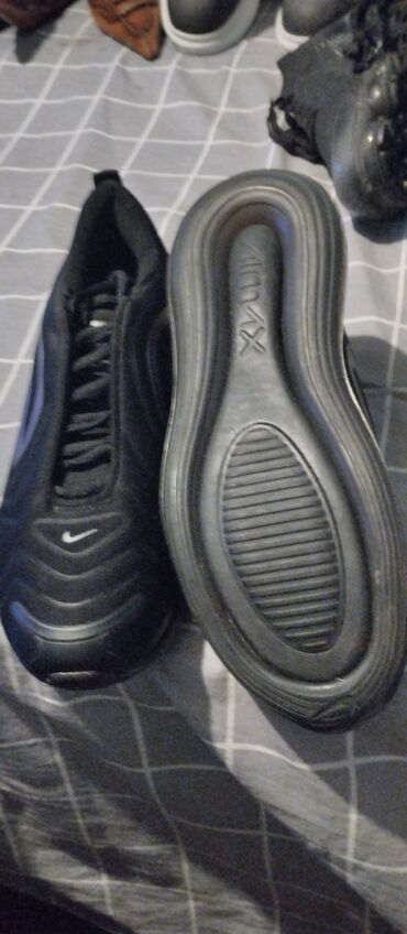 Mokasine: Mokasine, 39 — 18