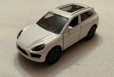 dəmir maşın: Təcili Satılır…Endirim Var… Porsche Cayenna modelkası satılır