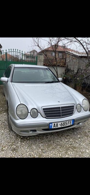 Mercedes-Benz 220: 2.2 l. | 2000 έ. | Sedan
