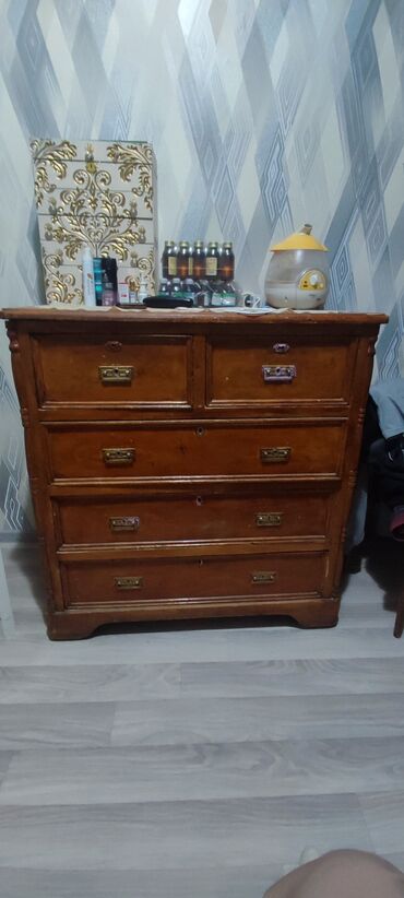 Комоды для одежды: Комод советских времён. 60×95см. 800 сом