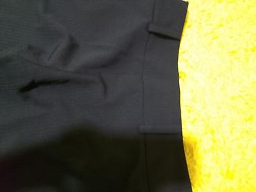 dunk low patike: Crne pantalone na crtu,imaju pruge,bez dzepova,velicina S,spusten — 4