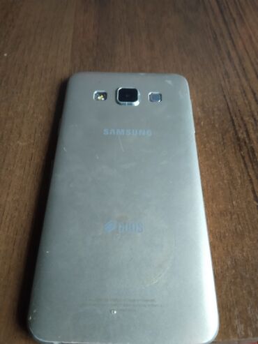 самсунг 1: Samsung Galaxy S22, Колдонулган, 32 GB, түсү - Саргыч боз, 1 SIM