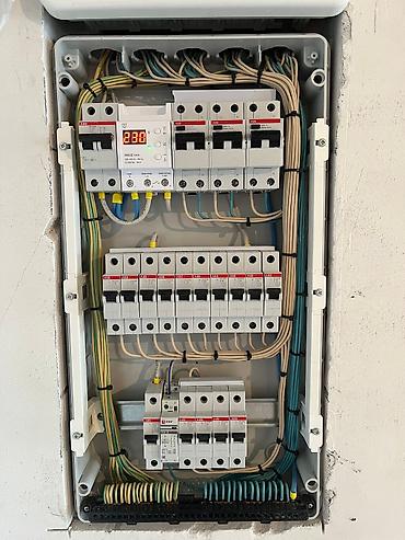 Электрики: Электромонтажные работы Профессиональная электрика для квартир любой — 15