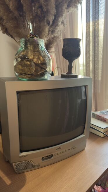 Другое ТВ и видео: Телевизор JVC, модель AV-14AMG4, в серебристом корпусе. Компактный