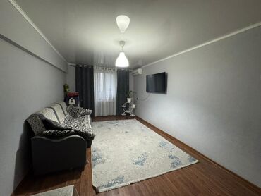 продаю квартиру 8 мкр: 2 комнаты, 65 м², Индивидуалка, 4 этаж, Косметический ремонт