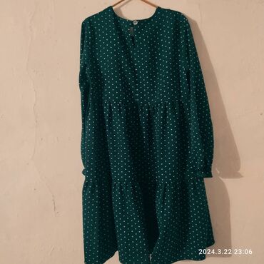 платье зелёное: Детское платье, цвет - Зеленый, Б/у