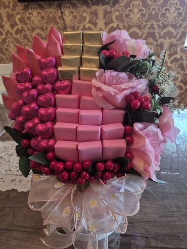 qapi bezeyi: Şokolad buketi – zərif hədiyyə kompozisiyası - Tərkib: kvadrat