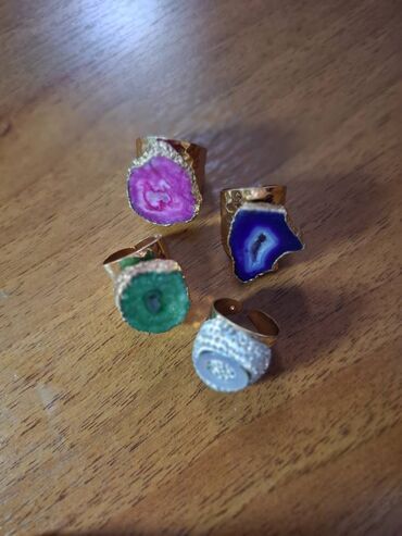 Üzüklər: Bijuteriya
Teze.
Бижутерия. Кольца перстни. Все новое. В наличии — 17