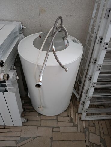 обограватель: Накопительный водонагреватель Объем бака: 80 л, Электрический, Регулятор температуры, Эмалированная сталь, Б/у