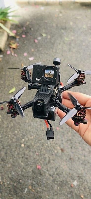 kamera monitörü: FPV yarış/çəki dronu – karbon lifli korpus və 2.5–3” üçpərlikli — 1
