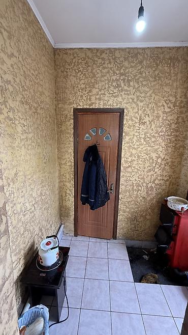 Продажа коттеджей и домов: 🏡 Продаётся дом в районе Ак-Босого ж/м 📍 Улица Чуй Просторный жилой — 9