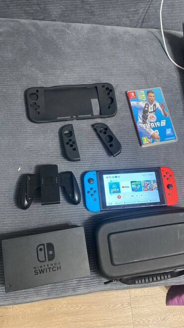 en ucuz oyun konsolları: Nintendo switch v2 ela veziyyetdedir. Hec bir problemi yoxdu. Icinde
